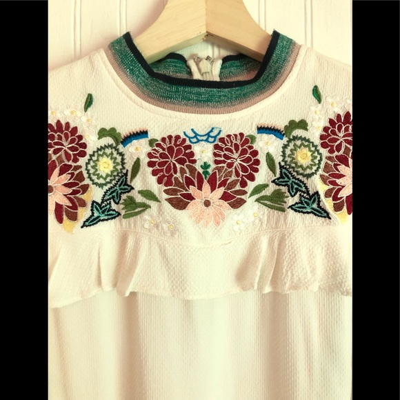 A Pictures Worth Floral Embroidered Trim Top Sz S - Picture 4 of 11